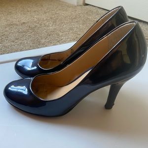 Comfy and sleek heeled shoes